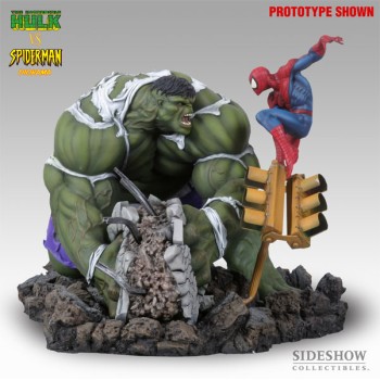 Sideshow Hulk vs Spiderman Diorama Statue